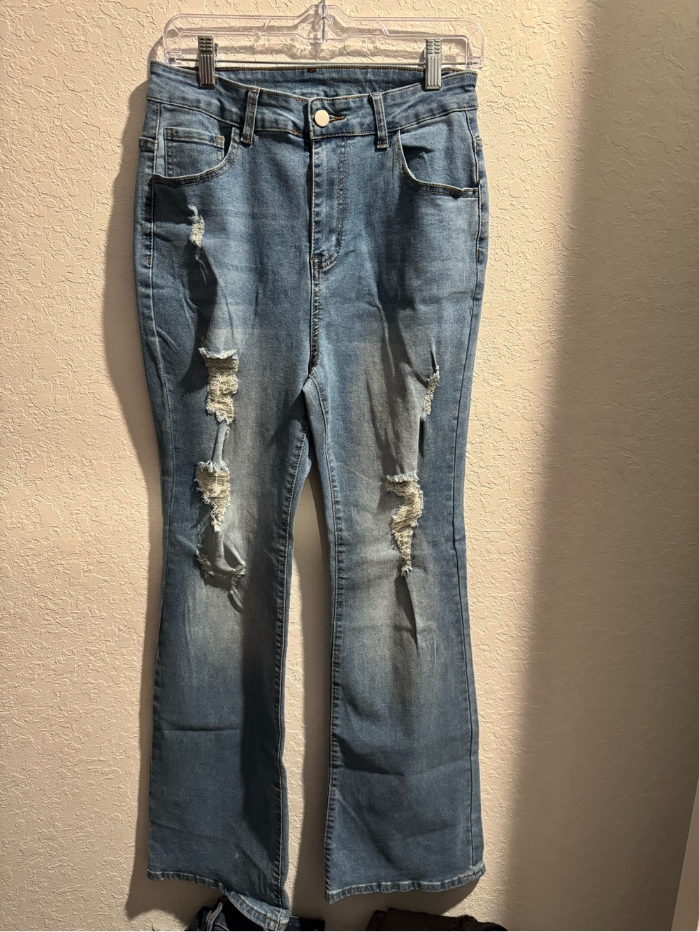 SHEIN Light Blue Distressed Straight-Leg Jeans